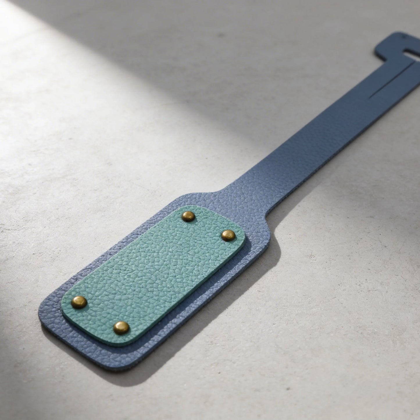 Premium Leather Luggage Tag – Travel Suitcase ID Tag with Secure Strap