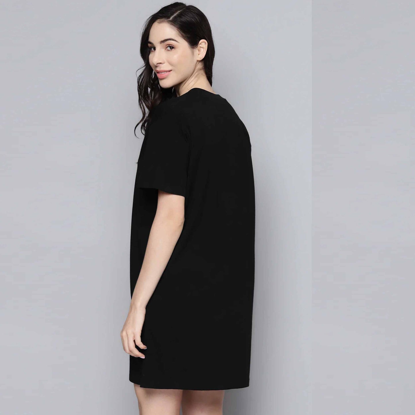  a black side view long  tshirt