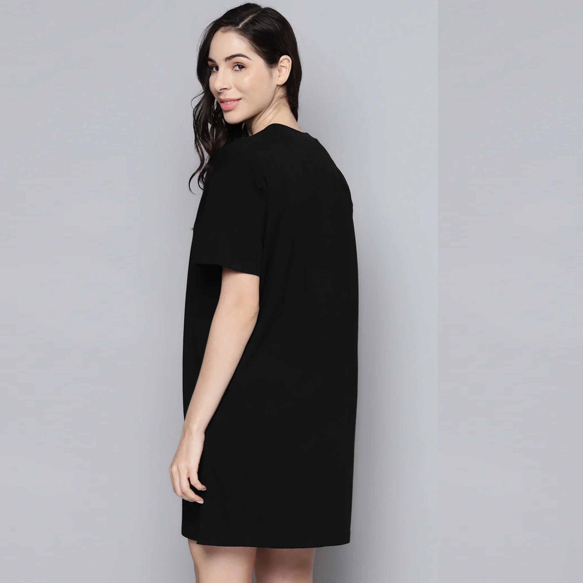  a black side view long  tshirt