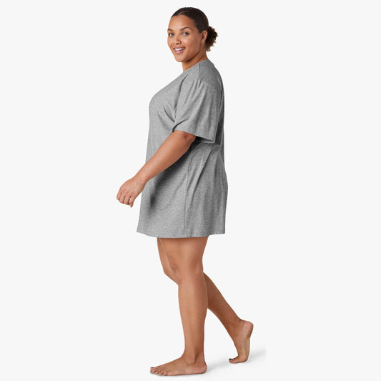  wearing a gray long tshirt 